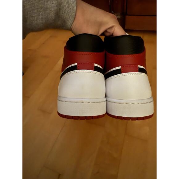 Nike Air Jordan 1 Mid Chicago Bred Red Black White Shoes 554724-173 Size 12 NEW - Picture 5 of 7